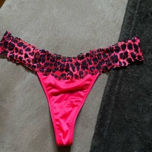 la senza red satin cheetah lace band thong S